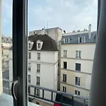 Bright Central Flat Paris